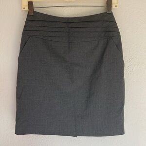 Gianni Bini Grey Pencil Mini Skirt Pleated Waistband Back Zip Kick Pleat Size 0
